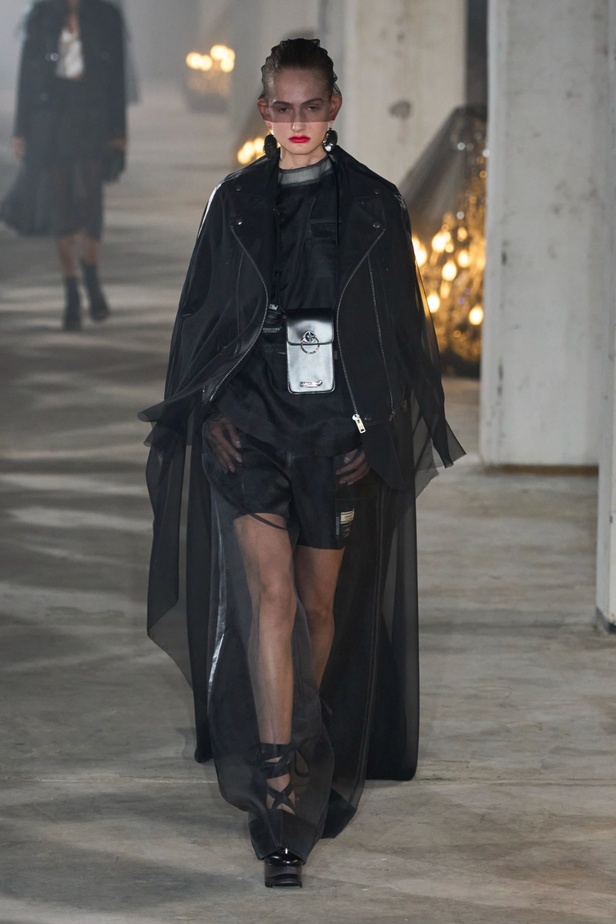 فنية ومفاهيمية وحَية... مجموعة Undercover لربيع 2024