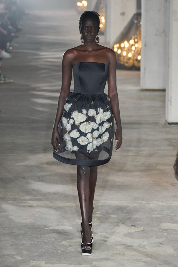 فنية ومفاهيمية وحَية... مجموعة Undercover لربيع 2024