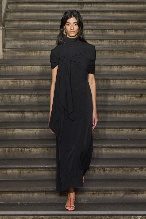 مجموعة Emilia Wickstead لموسم ربيع وصيف 2024