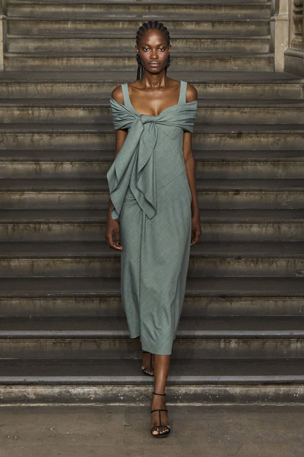 مجموعة Emilia Wickstead لموسم ربيع وصيف 2024