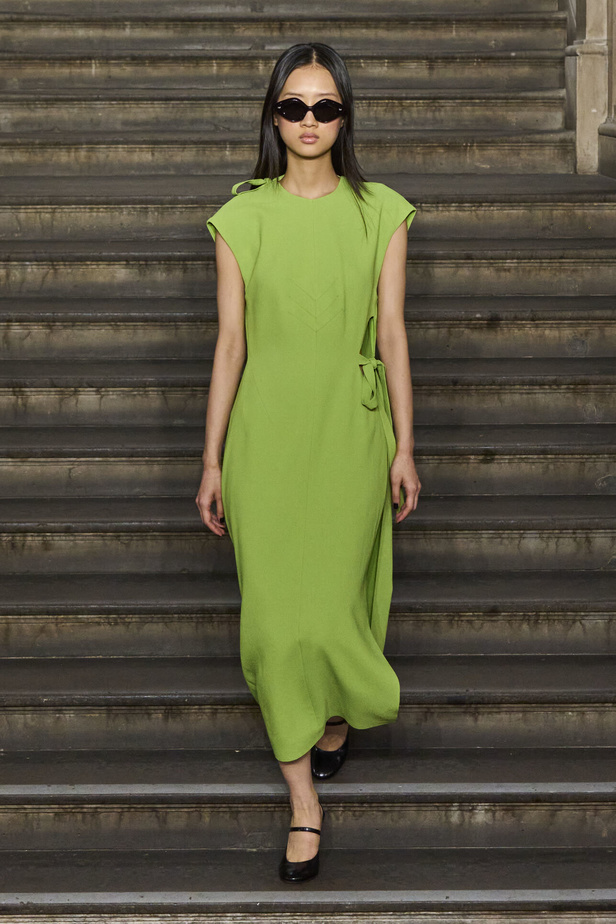 مجموعة Emilia Wickstead لموسم ربيع وصيف 2024