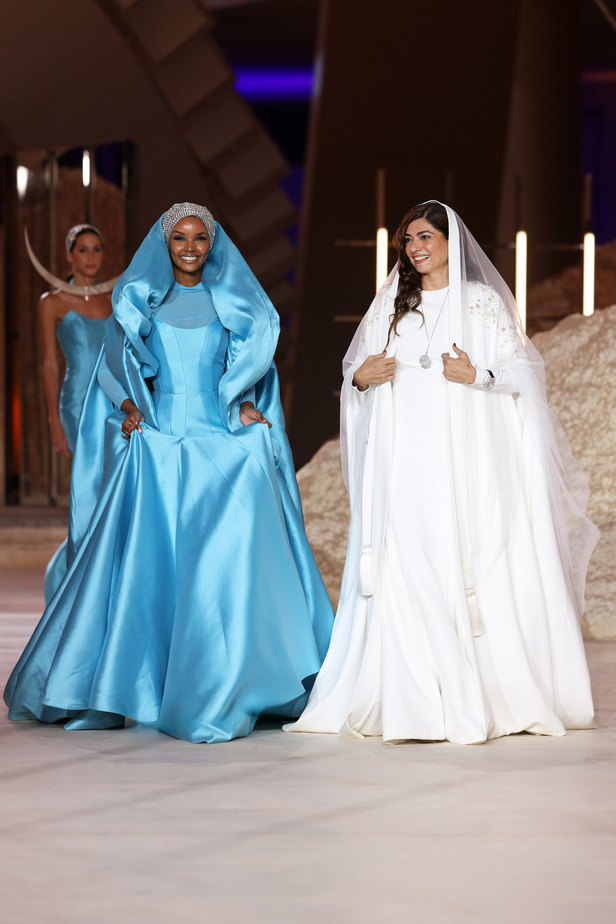 رحلة مذهلة نحو الفضاء في عرض Honayda ضمن أسبوع الموضة في الرياض