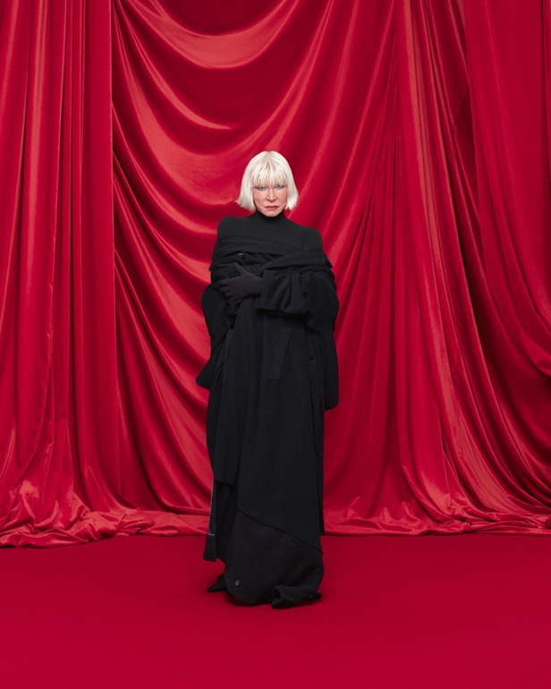 مجموعة Balenciaga لربيع وصيف 2024