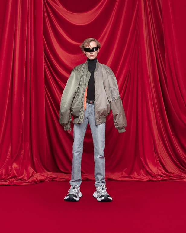 مجموعة Balenciaga لربيع وصيف 2024