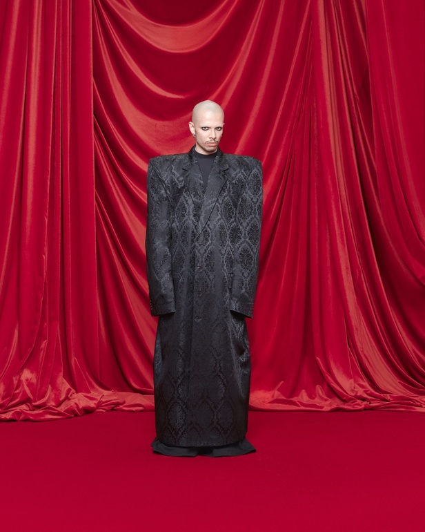 مجموعة Balenciaga لربيع وصيف 2024