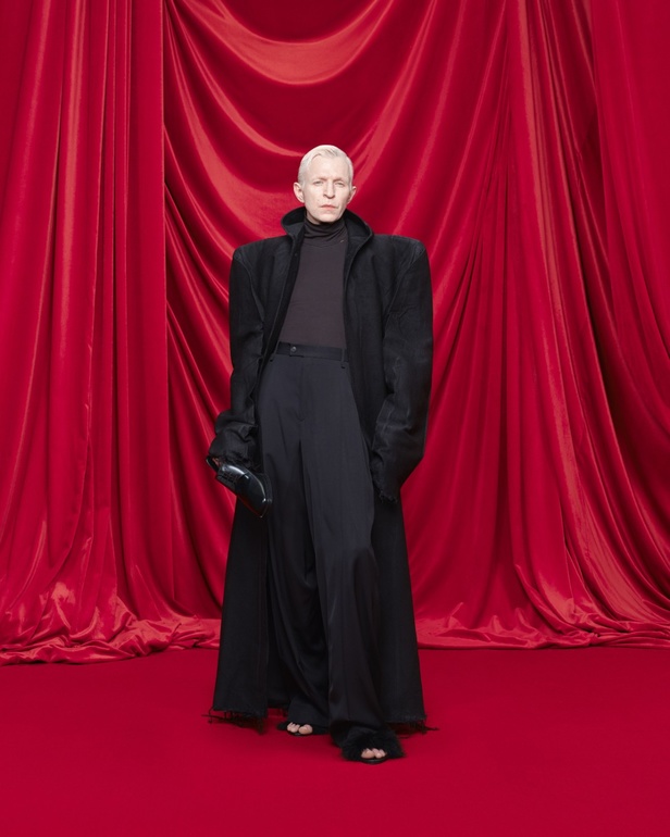 مجموعة Balenciaga لربيع وصيف 2024