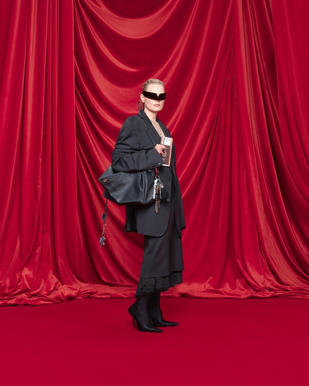 مجموعة Balenciaga لربيع وصيف 2024