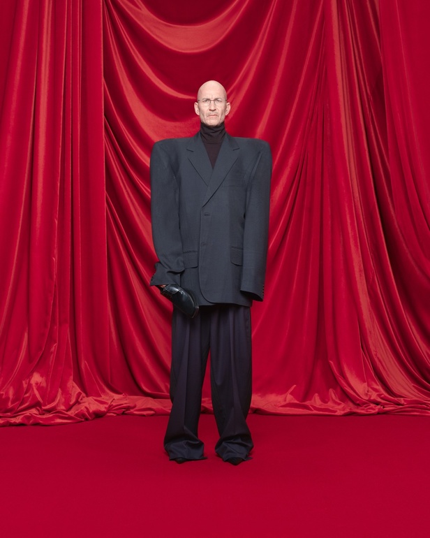 مجموعة Balenciaga لربيع وصيف 2024