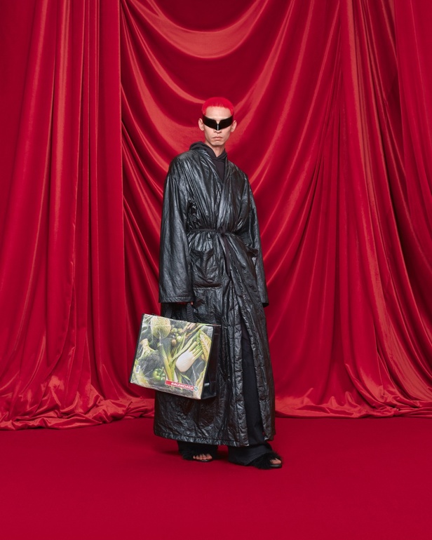 مجموعة Balenciaga لربيع وصيف 2024