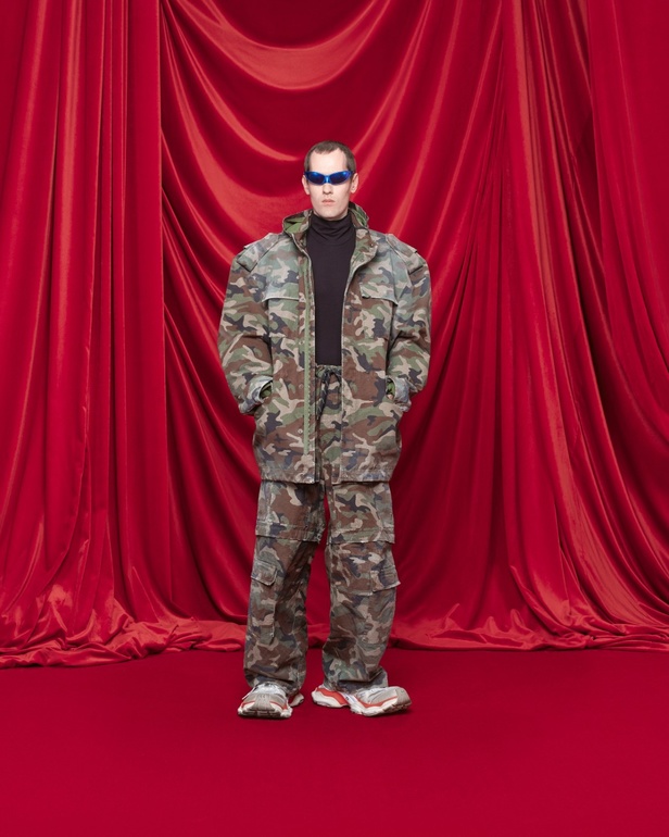 مجموعة Balenciaga لربيع وصيف 2024