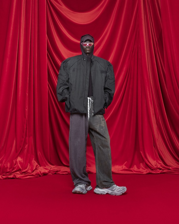 مجموعة Balenciaga لربيع وصيف 2024