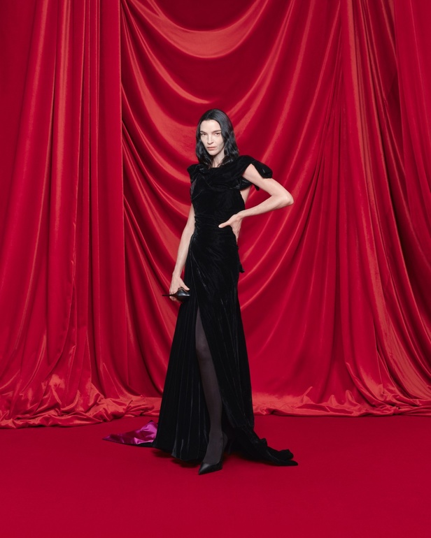 مجموعة Balenciaga لربيع وصيف 2024