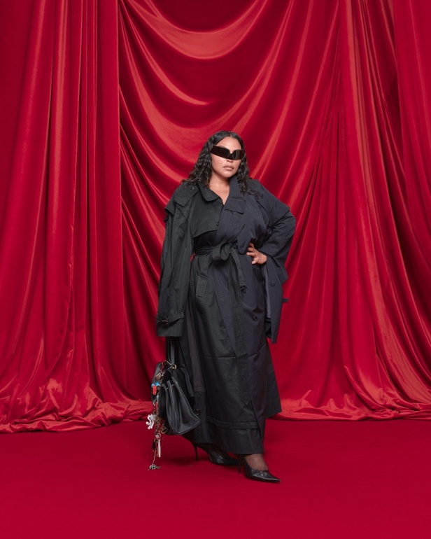 مجموعة Balenciaga لربيع وصيف 2024