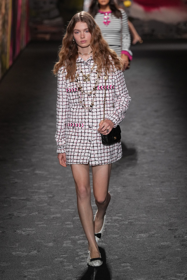 مجموعة CHANEL لربيع وصيف 2024 في باريس