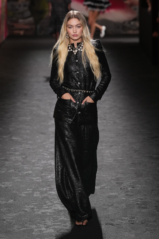 مجموعة CHANEL لربيع وصيف 2024 في باريس