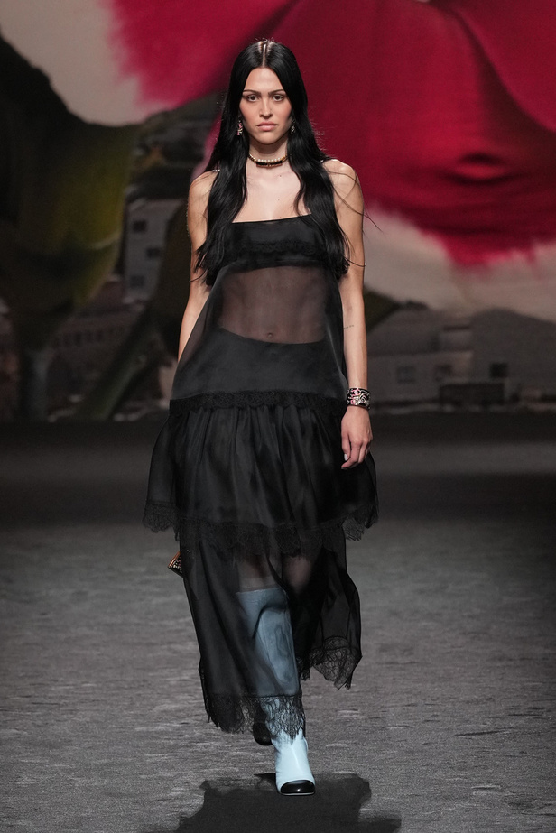 مجموعة CHANEL لربيع وصيف 2024 في باريس