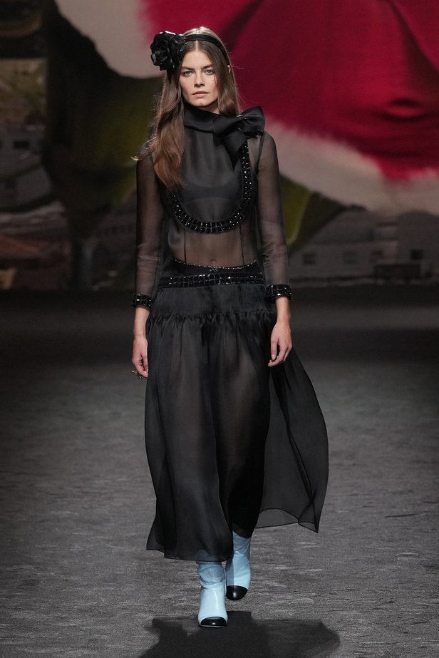 مجموعة CHANEL لربيع وصيف 2024 في باريس