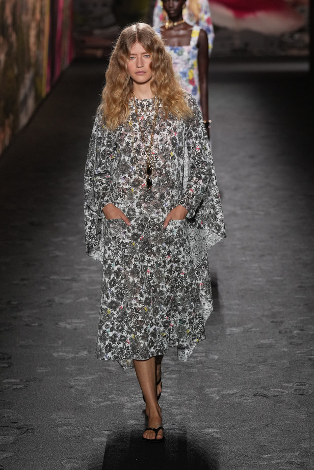 مجموعة CHANEL لربيع وصيف 2024 في باريس