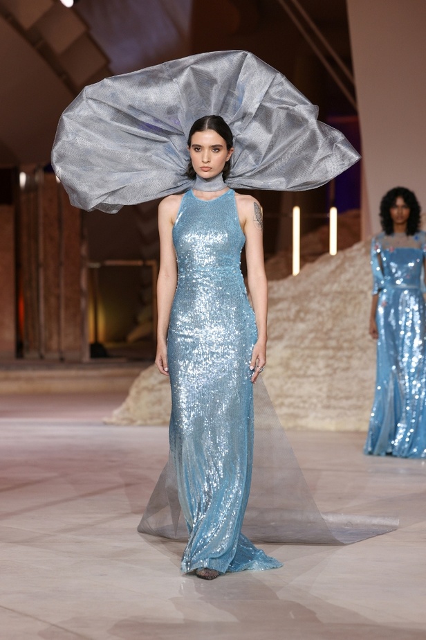 رحلة مذهلة نحو الفضاء في عرض Honayda ضمن أسبوع الموضة في الرياض