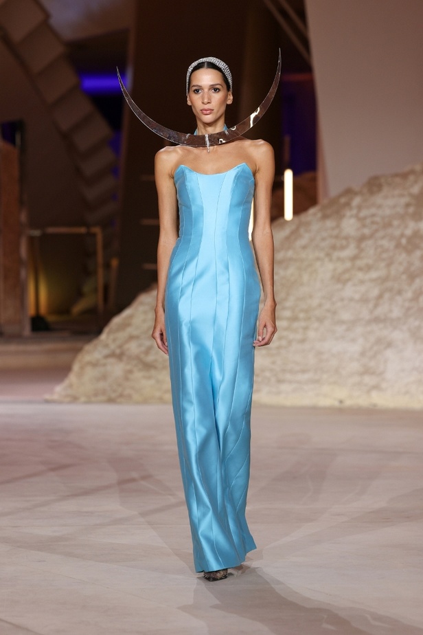 رحلة مذهلة نحو الفضاء في عرض Honayda ضمن أسبوع الموضة في الرياض