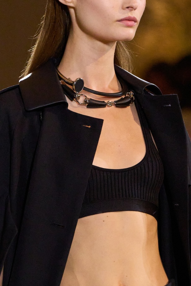 درجات الأحمر تسيطر على مجموعة Hermès لربيع 2024... تصاميم أنيقة وجذابة وأفضل تعبير للرفاهية الهادئة