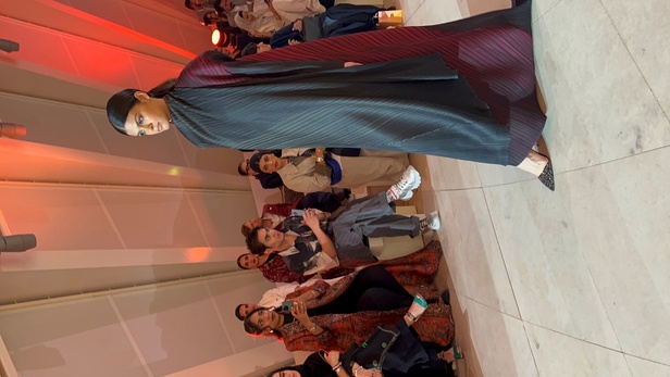 في أسبوع الرياض للموضة أشعلت علامة Kaf By Kaf شرارة الإبداع وأدخلت الاتجاه المفاهيمي للتقويم الأنيق