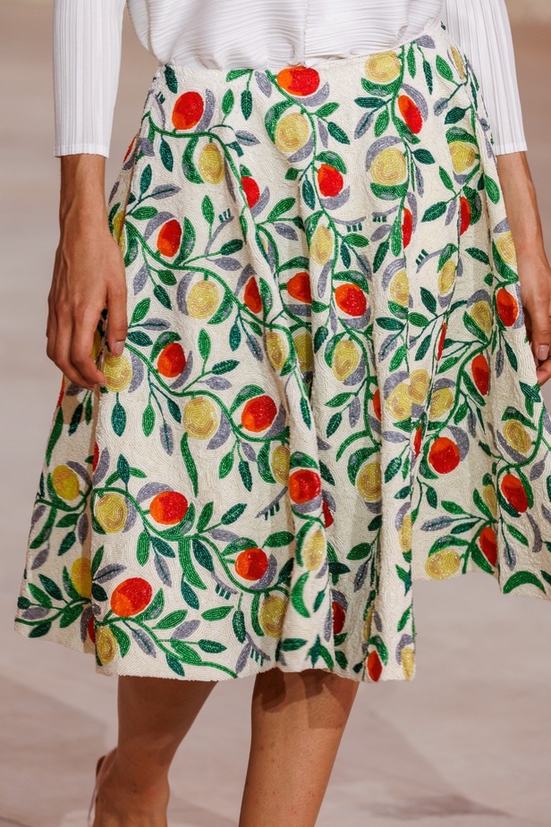 في أسبوع الرياض للموضة أشعلت علامة Kaf By Kaf شرارة الإبداع وأدخلت الاتجاه المفاهيمي للتقويم الأنيق