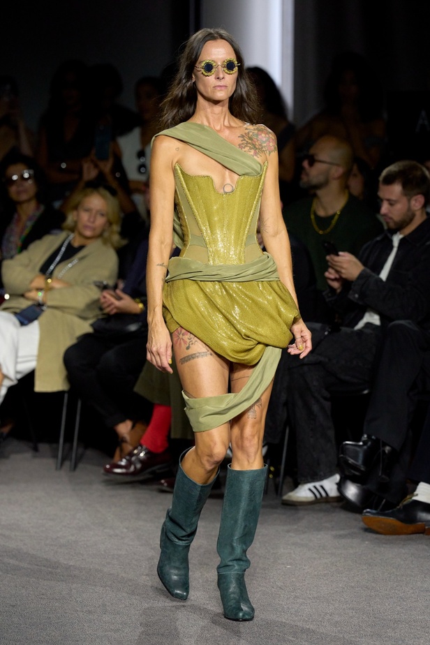 مجموعة Andreas Kronthaler for Vivienne Westwood لربيع وصيف 2024
