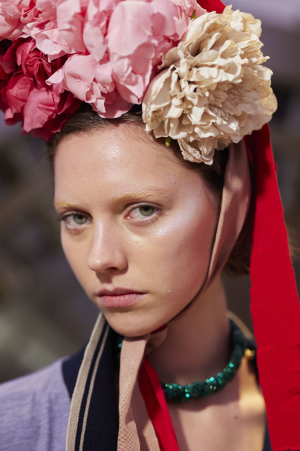 المصمم Andreas Kronthaler يعيد ابتكار بعض التصاميم الأكثر شهرة التي شارك في تصميمها هو وفيفيان ويستوود على مر السنين