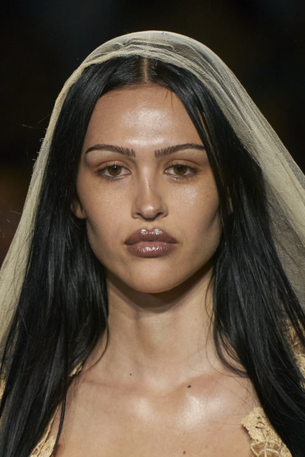 المصمم Andreas Kronthaler يعيد ابتكار بعض التصاميم الأكثر شهرة التي شارك في تصميمها هو وفيفيان ويستوود على مر السنين