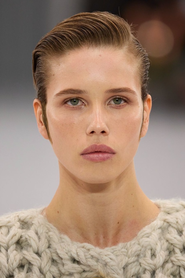 مجموعة LOEWE لربيع وصيف 2024 تكشف عن رؤية فنية غير مسبوقة