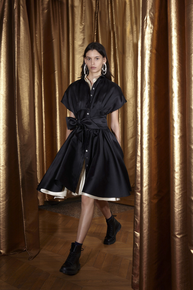 عرض أزياء Alexis Mabille لموسم ربيع وصيف 2024