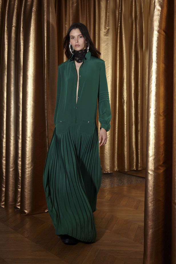 عرض أزياء Alexis Mabille لموسم ربيع وصيف 2024