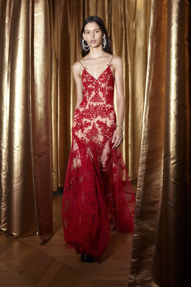 عرض أزياء Alexis Mabille لموسم ربيع وصيف 2024