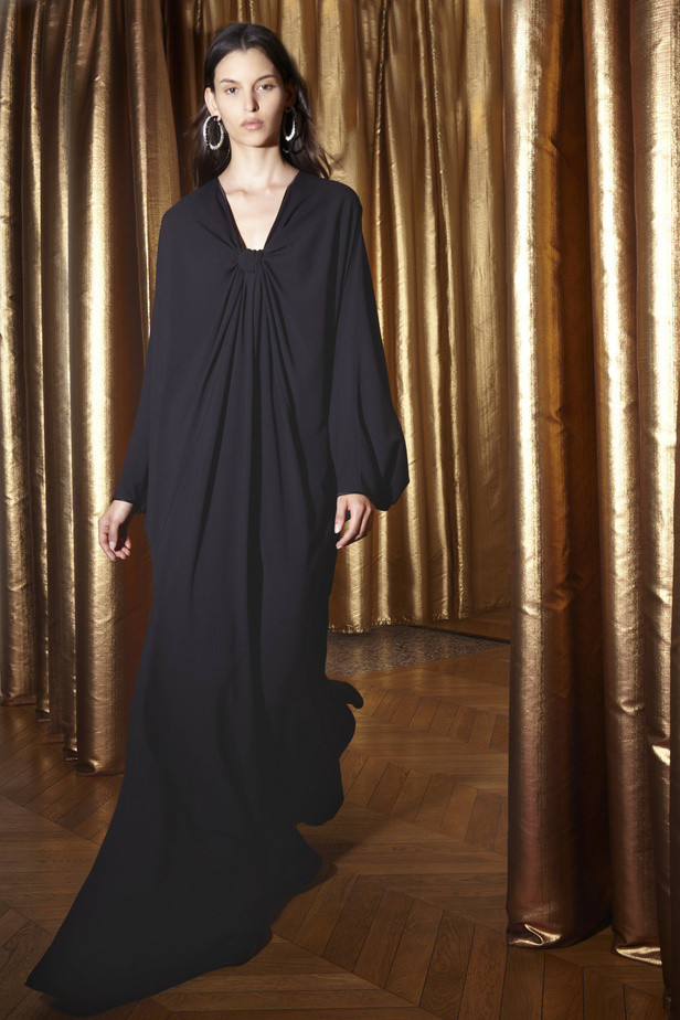 عرض أزياء Alexis Mabille لموسم ربيع وصيف 2024