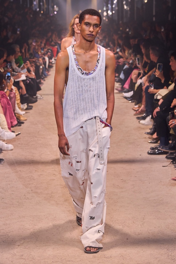 تصاميم Isabel Marant لربيع وصيف 2024 تجمع بين الخفة والأنوثة