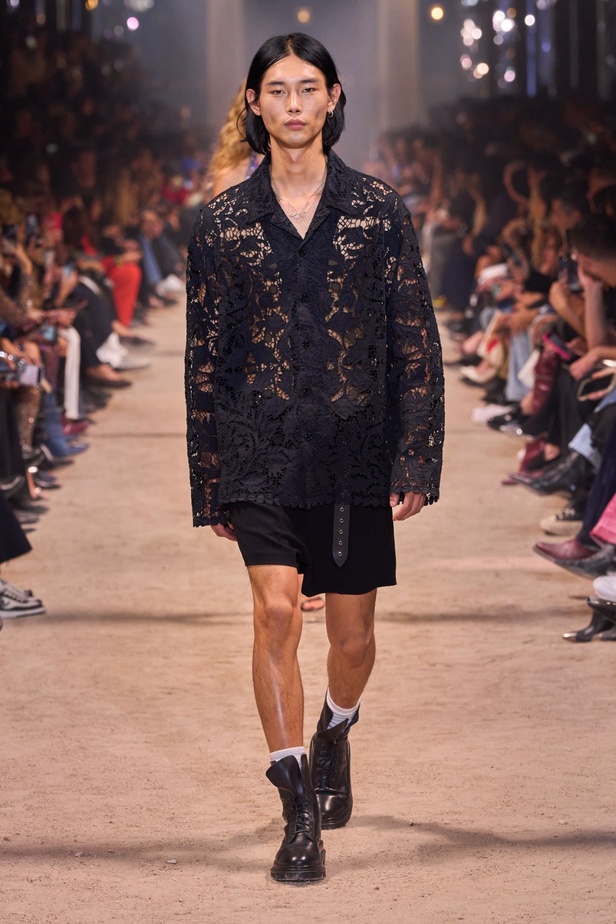 تصاميم Isabel Marant لربيع وصيف 2024 تجمع بين الخفة والأنوثة