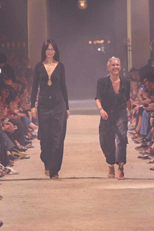 تصاميم Isabel Marant لربيع وصيف 2024 تجمع بين الخفة والأنوثة