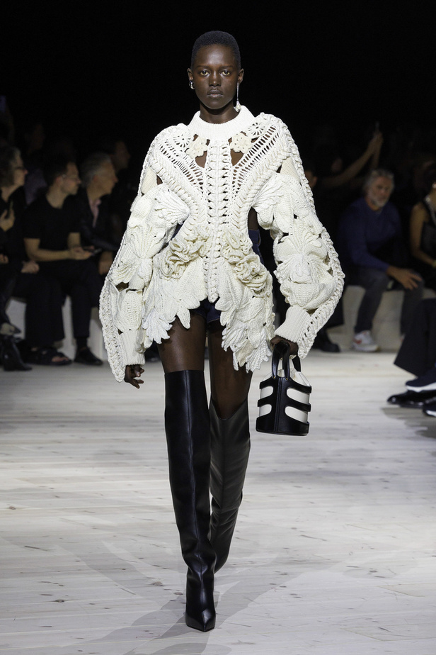 مجموعة Alexander McQueen لربيع وصيف 2024