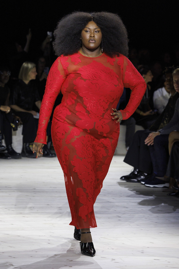 مجموعة Alexander McQueen لربيع وصيف 2024