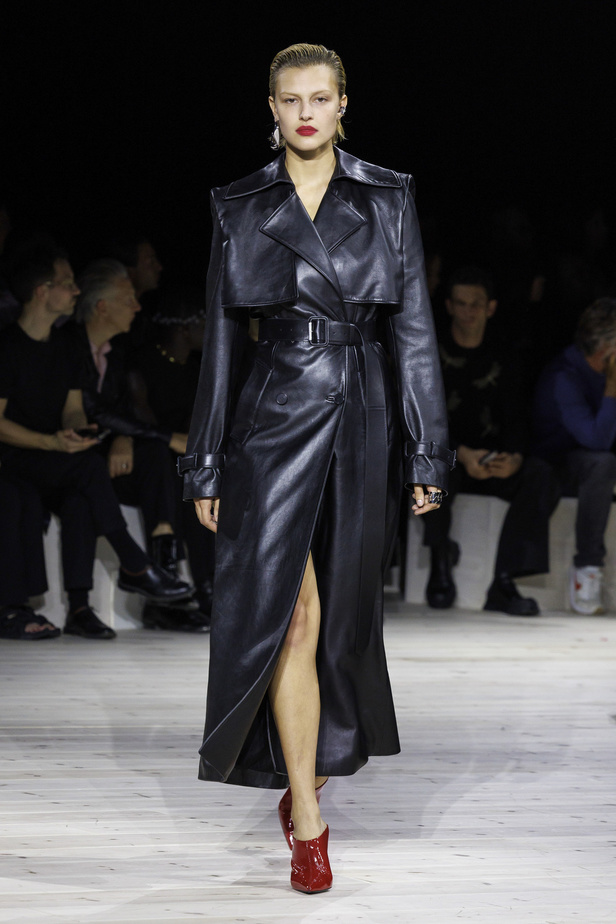 مجموعة Alexander McQueen لربيع وصيف 2024