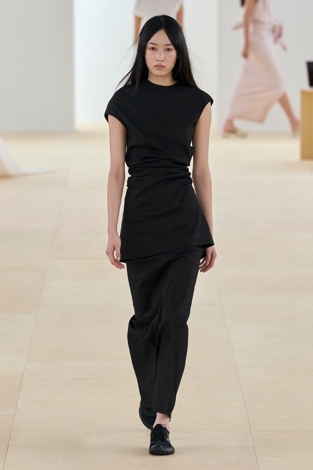 مجموعة Issey Miyake لربيع وصيف 2024