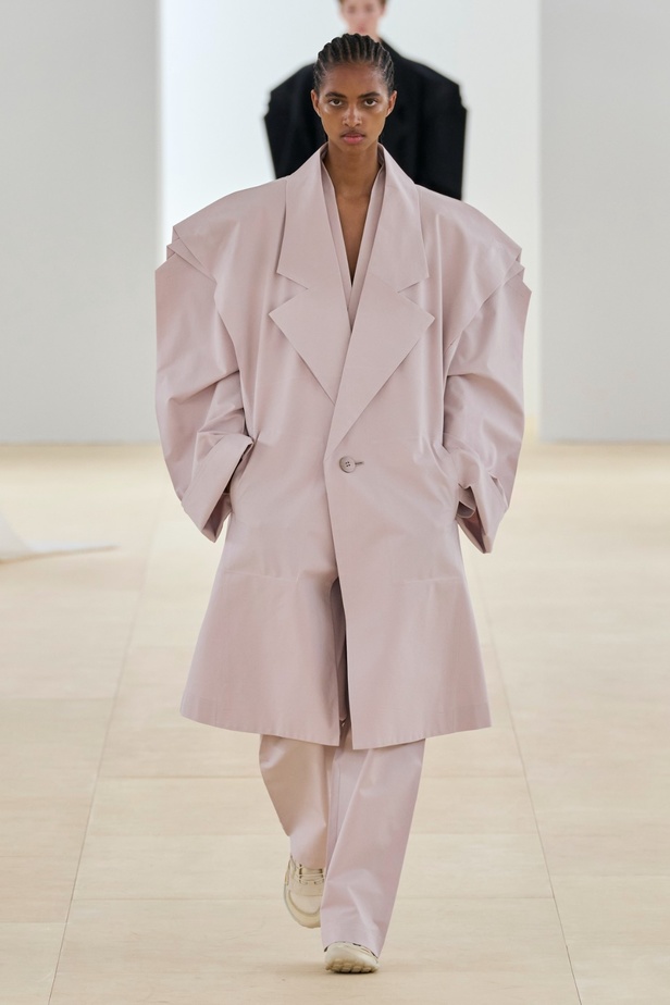 مجموعة Issey Miyake لربيع وصيف 2024