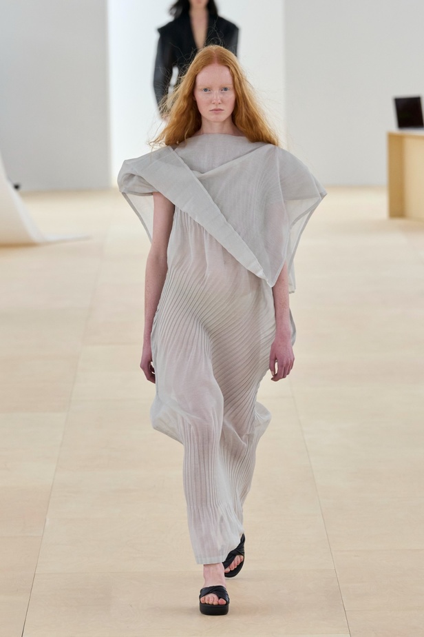 مجموعة Issey Miyake لربيع وصيف 2024