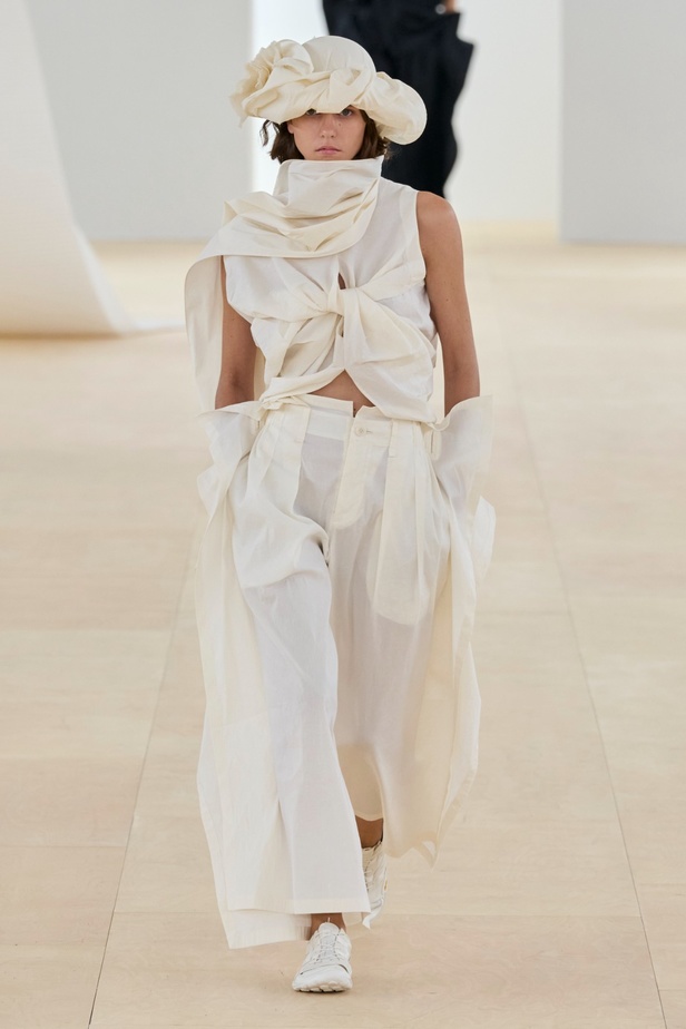 مجموعة Issey Miyake لربيع وصيف 2024