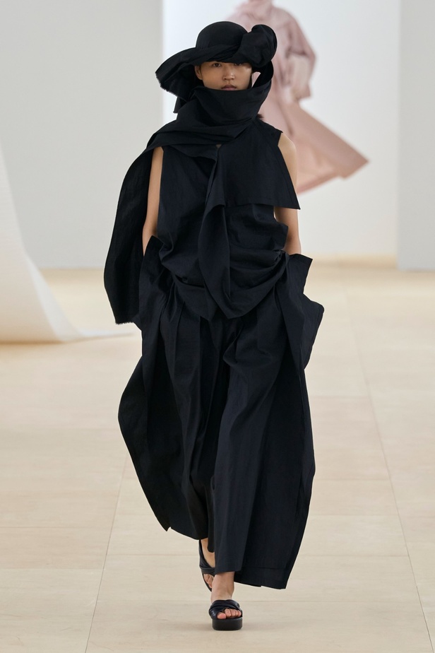 مجموعة Issey Miyake لربيع وصيف 2024