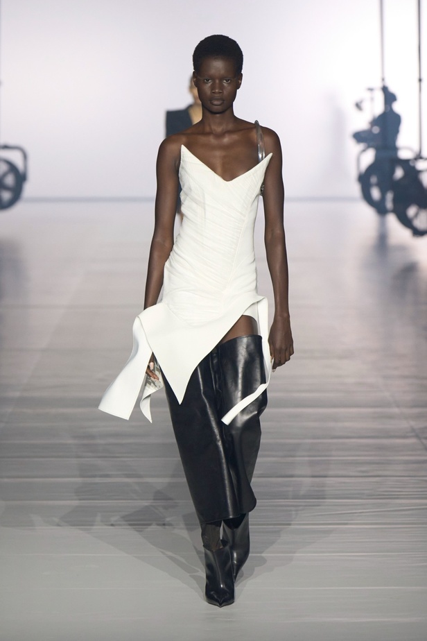 مجموعة Mugler لربيع وصيف 2024