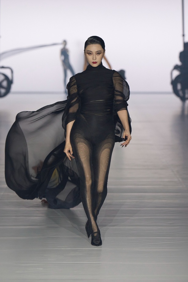 مجموعة Mugler لربيع وصيف 2024