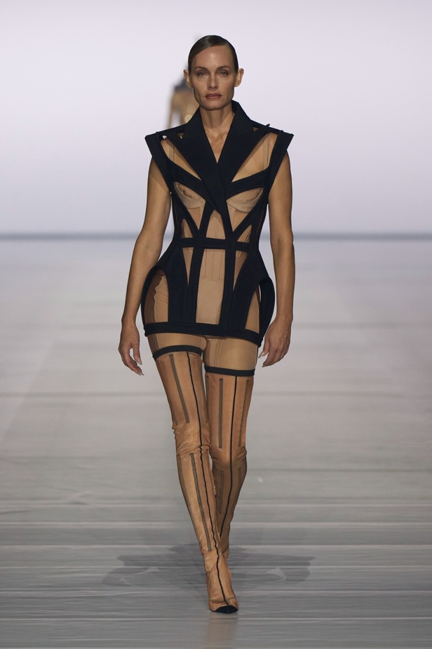 مجموعة Mugler لربيع وصيف 2024