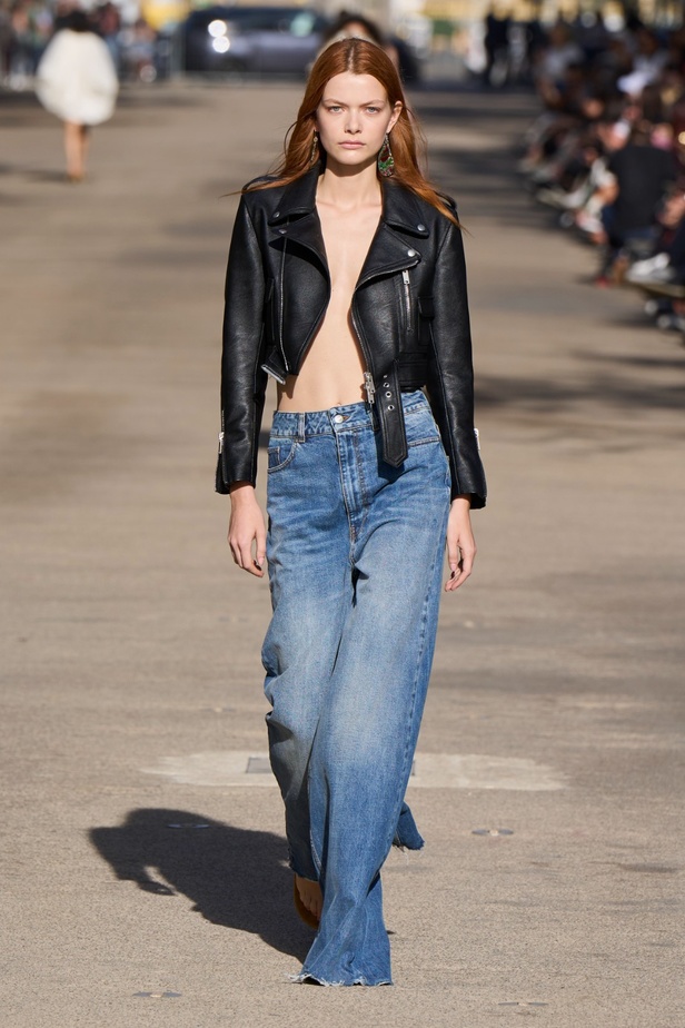 مجموعة STELLA MCCARTNEY لربيع وصيف 2024